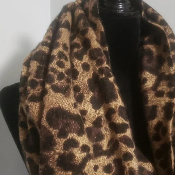 MICHAEL KORS INFINITY SCARF - Picture 2 of 7